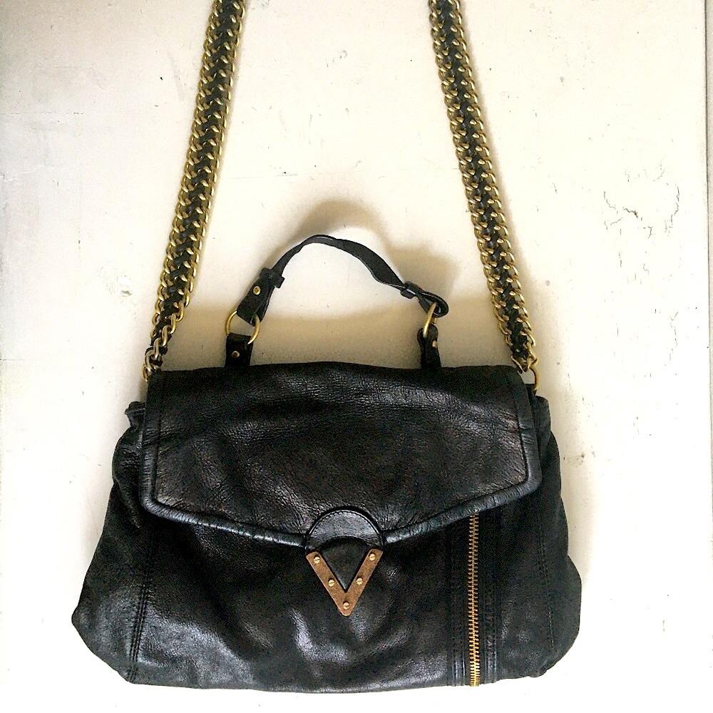 Pour La Victoire Women Shoulder Bag with Gold Chain, Black Leather